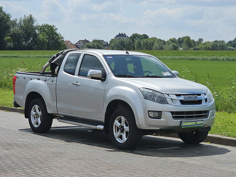 Isuzu D-max 2.5D 4x4 ENGINE-DEFECT! - Pickup truck: picture 5 Isuzu D-max 2.5D 4x4 ENGINE-DEFECT! - Pickup truck: picture 5