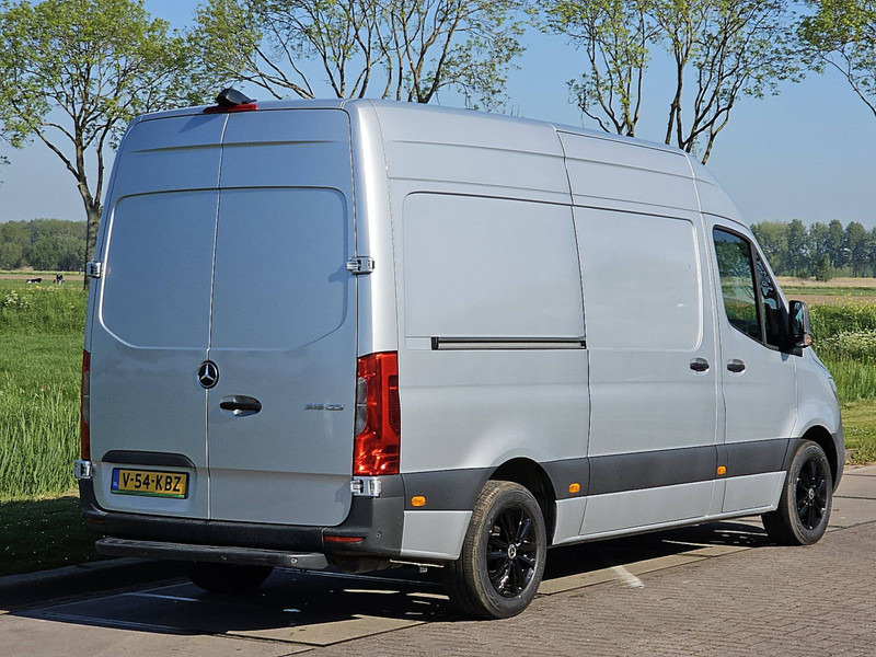 Mercedes-Benz Sprinter 319 L2H2 3.0Ltr V6 LED! - Panel van: picture 3 Mercedes-Benz Sprinter 319 L2H2 3.0Ltr V6 LED! - Panel van: picture 3