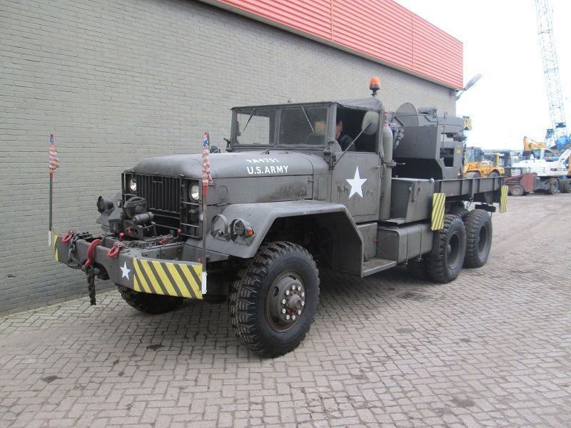 International wrecker - Crane truck: picture 1 International wrecker - Crane truck: picture 1