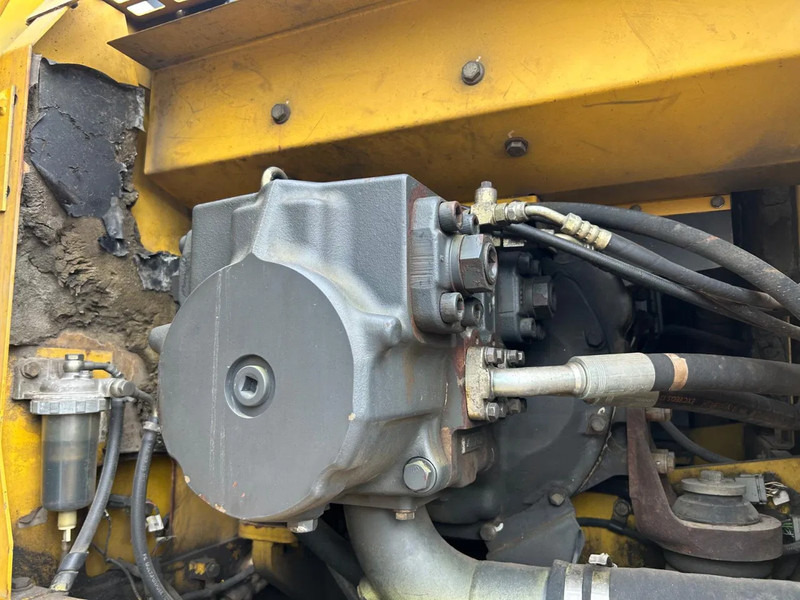 Wheel excavator Komatsu PW200: picture 8