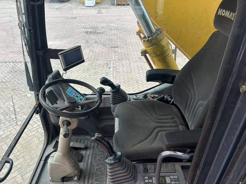 Wheel excavator Komatsu PW200: picture 9