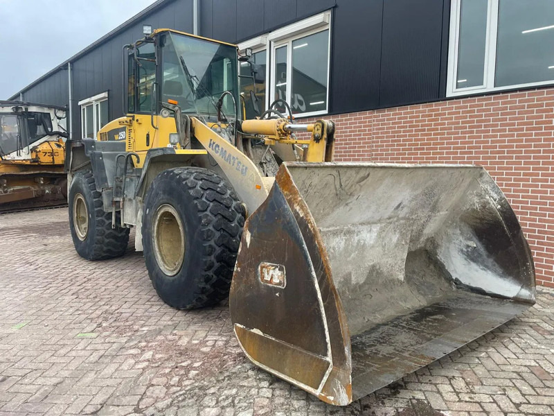 Komatsu WA250-5 - Wheel loader: picture 2 Komatsu WA250-5 - Wheel loader: picture 2