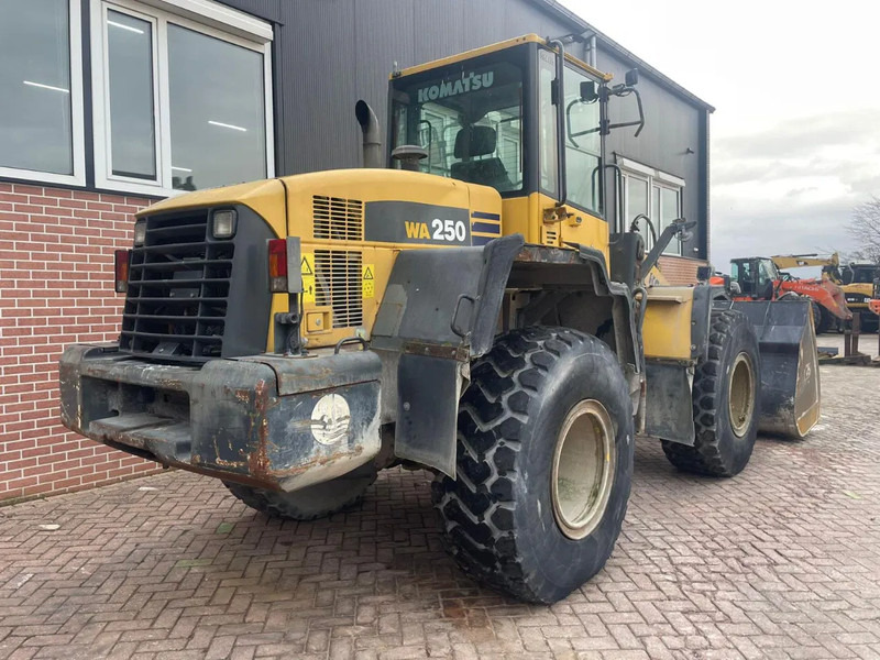 Komatsu WA250-5 - Wheel loader: picture 4 Komatsu WA250-5 - Wheel loader: picture 4