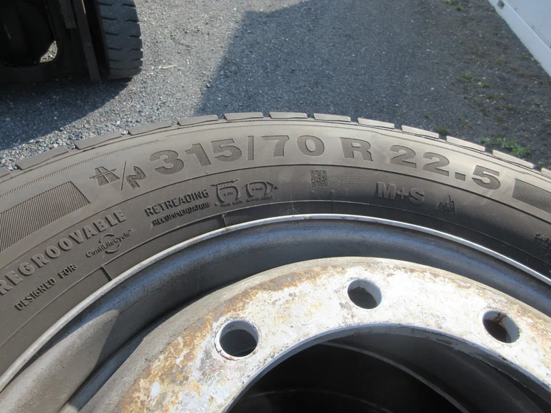Continental 315/70R 22.5 CONTINENTAL BANDEN 4 STUKS MET STAAL WIEL - Tire for Truck: picture 3 Continental 315/70R 22.5 CONTINENTAL BANDEN 4 STUKS MET STAAL WIEL - Tire for Truck: picture 3