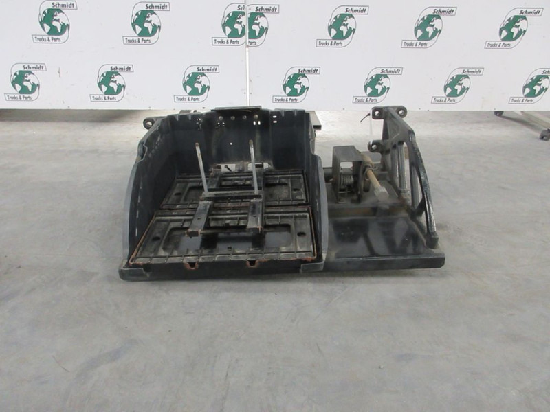 DAF 19226980/2049055 ACCUDEKSEL MET BANDEN LIER XF CF EURO 6 - Battery for Truck: picture 3 DAF 19226980/2049055 ACCUDEKSEL MET BANDEN LIER XF CF EURO 6 - Battery for Truck: picture 3