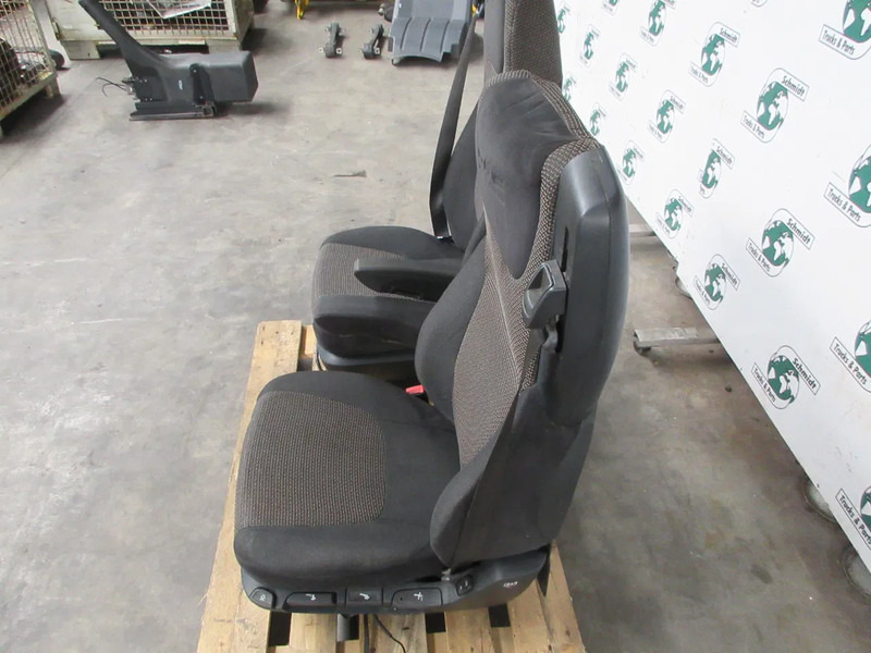 DAF 1978966//1844380 STOELEN SET DAF CF 440 EURO 6 MODEL 2018 - Seat for Truck: picture 2 DAF 1978966//1844380 STOELEN SET DAF CF 440 EURO 6 MODEL 2018 - Seat for Truck: picture 2