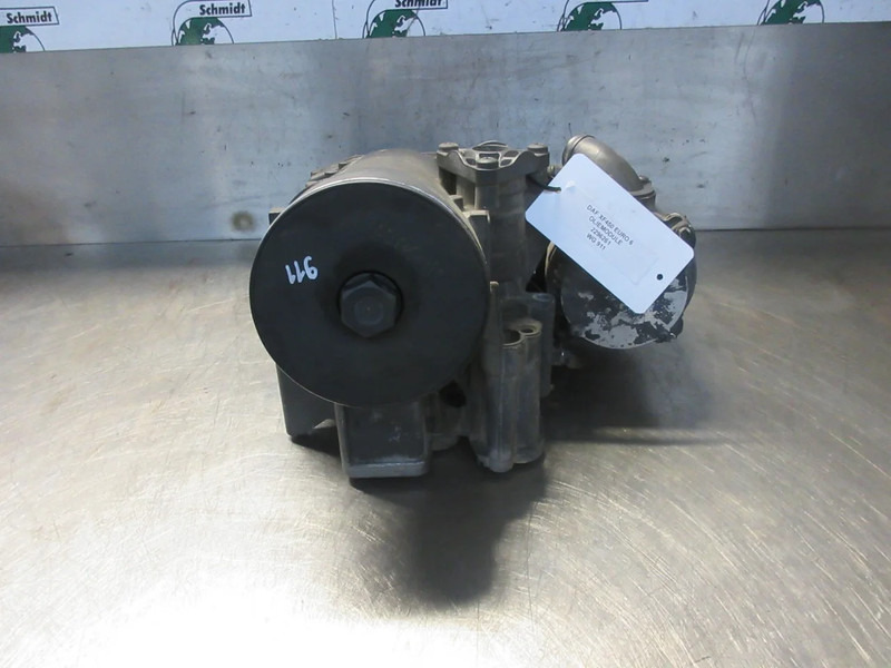 DAF XF450 2296261 OLIEMODULE EURO 6 - Oil cooler for Truck: picture 4 DAF XF450 2296261 OLIEMODULE EURO 6 - Oil cooler for Truck: picture 4