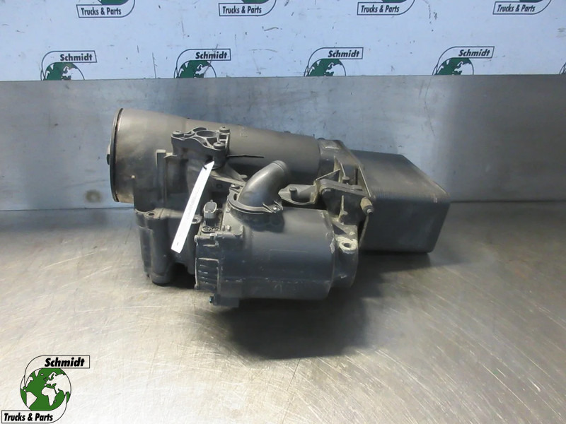 DAF XF450 2296261 OLIEMODULE EURO 6 - Oil cooler for Truck: picture 1 DAF XF450 2296261 OLIEMODULE EURO 6 - Oil cooler for Truck: picture 1