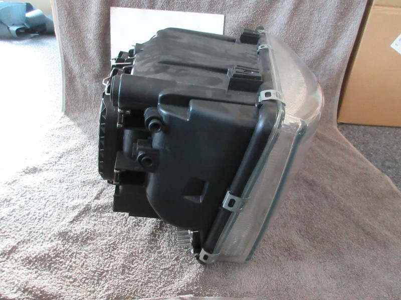 MAN 81.25101-6664//81.25101-6688 81.25101-6504 RECHTS KOPLAMP TGS TGX NIEUWE !! - Headlight for Truck: picture 2 MAN 81.25101-6664//81.25101-6688 81.25101-6504 RECHTS KOPLAMP TGS TGX NIEUWE !! - Headlight for Truck: picture 2