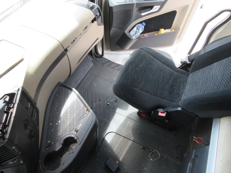 Tractor unit Mercedes-Benz Actros 1942: picture 12