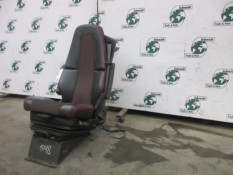 Volvo 23766412 // 23764396 STOELEN SET LUCHTGEVEERT R+L FM MODEL 2023 - Seat for Truck: picture 3 Volvo 23766412 // 23764396 STOELEN SET LUCHTGEVEERT R+L FM MODEL 2023 - Seat for Truck: picture 3