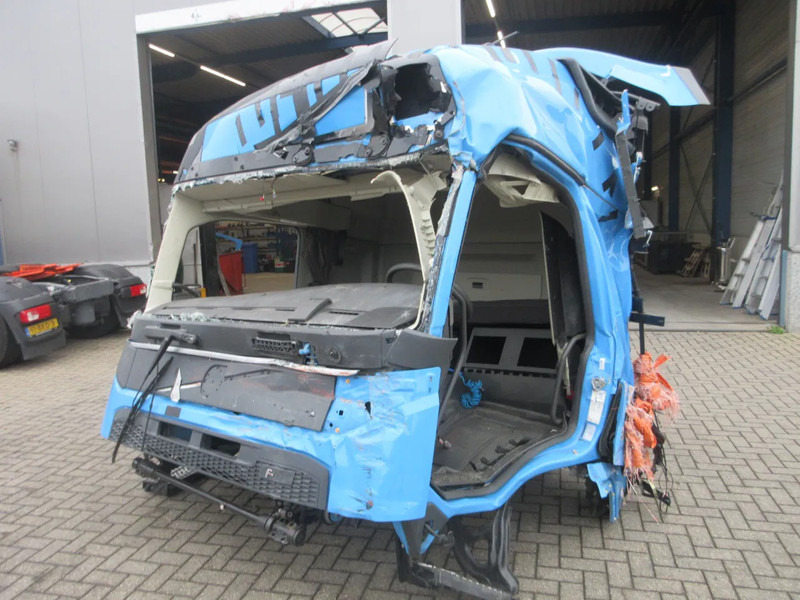Volvo VOLVO FM 330 NIEUWE TYPE CABINE VOOR PARTS DONOR 2023 - Cab and interior for Truck: picture 2 Volvo VOLVO FM 330 NIEUWE TYPE CABINE VOOR PARTS DONOR 2023 - Cab and interior for Truck: picture 2