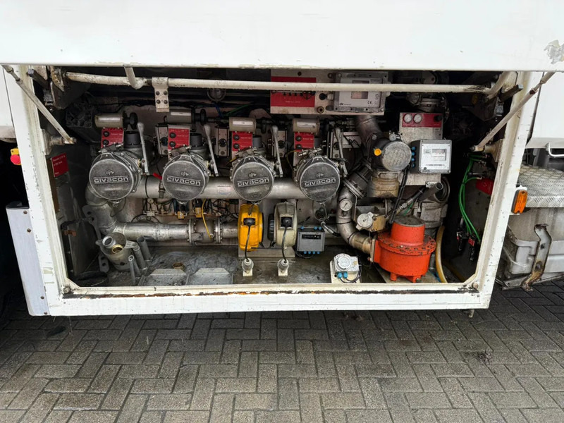 Tank truck Scania R480 / ENGINE RUNING / RETARDER / 4 COMPARTIMENTS / 18000 LITER TOTAAL / LIFT+LENKACHSE / AUTOMATIC / EURO-5 / 2009: picture 11