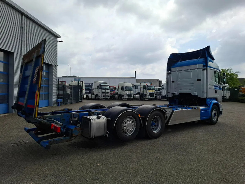 Scania R580 V8 / RETARDER / LIFT+LENKACHSE / FULL-AIR / PLATFORM 2000 KG / LEATHER / AIRCO / AUTOMATIC / EURO-6 / 2014 - Cab chassis truck: picture 5 Scania R580 V8 / RETARDER / LIFT+LENKACHSE / FULL-AIR / PLATFORM 2000 KG / LEATHER / AIRCO / AUTOMATIC / EURO-6 / 2014 - Cab chassis truck: picture 5
