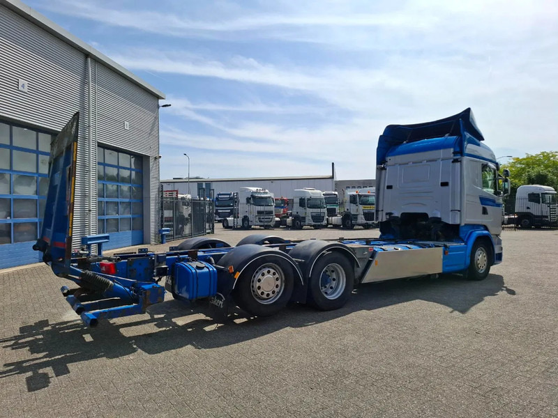 Scania R580 V8 / RETARDER / LIFT+LENKACHSE / FULL-AIR / PLATFORM 2000 KG / NAVI / LEATHER / AIRCO / AUTOMATIC / EURO-6 / 2014 - Cab chassis truck: picture 5 Scania R580 V8 / RETARDER / LIFT+LENKACHSE / FULL-AIR / PLATFORM 2000 KG / NAVI / LEATHER / AIRCO / AUTOMATIC / EURO-6 / 2014 - Cab chassis truck: picture 5