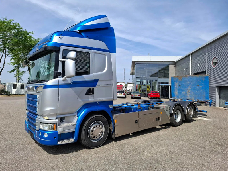 Scania R580 V8 / RETARDER / LIFT+LENKACHSE / FULL-AIR / PLATFORM 2000 KG / NAVI / LEATHER / AIRCO / AUTOMATIC / EURO-6 / 2014 - Cab chassis truck: picture 1 Scania R580 V8 / RETARDER / LIFT+LENKACHSE / FULL-AIR / PLATFORM 2000 KG / NAVI / LEATHER / AIRCO / AUTOMATIC / EURO-6 / 2014 - Cab chassis truck: picture 1