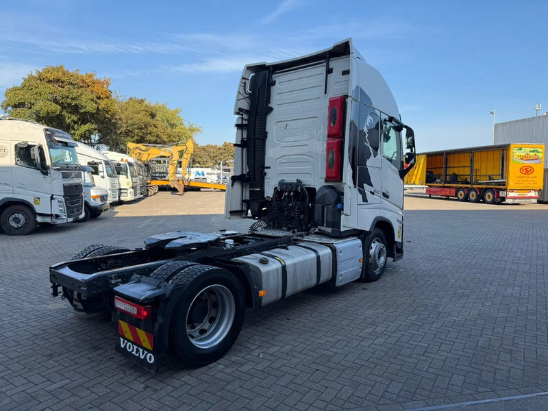 Volvo FH5-500 / ENGINE RUNNING / ONLY:175809 KM / I-PARKCOOL / XL / MEGA / DOUBLE TANK / AUTOMATIC / EURO-6 / 2023 - Tractor unit: picture 5 Volvo FH5-500 / ENGINE RUNNING / ONLY:175809 KM / I-PARKCOOL / XL / MEGA / DOUBLE TANK / AUTOMATIC / EURO-6 / 2023 - Tractor unit: picture 5
