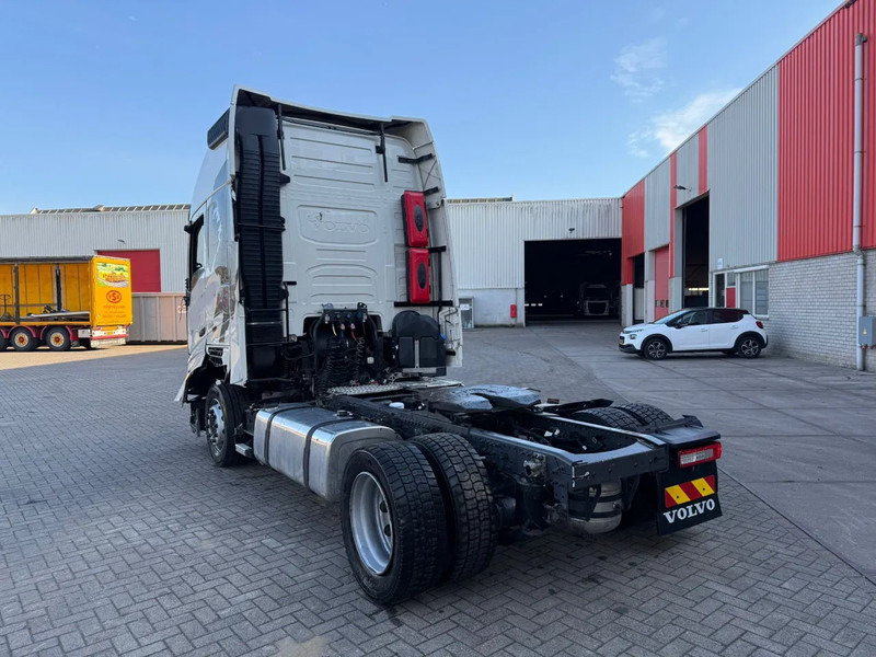 Volvo FH5-500 / ENGINE RUNNING / ONLY:175809 KM / I-PARKCOOL / XL / MEGA / DOUBLE TANK / AUTOMATIC / EURO-6 / 2023 - Tractor unit: picture 3 Volvo FH5-500 / ENGINE RUNNING / ONLY:175809 KM / I-PARKCOOL / XL / MEGA / DOUBLE TANK / AUTOMATIC / EURO-6 / 2023 - Tractor unit: picture 3