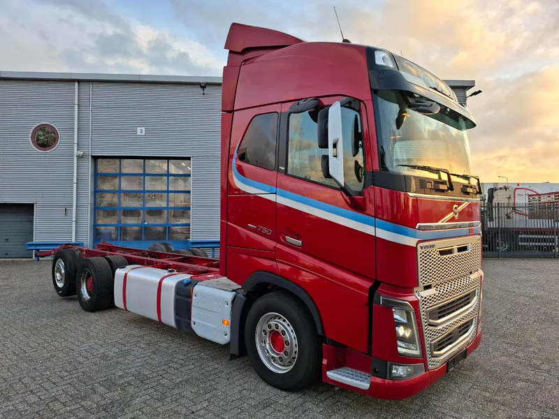 Volvo FH16-750 / BIG AXLE / VEB+ / ONLY:679711 KM / DYNAMIC STEERING / NAVI / LWDS / FULL-AIR / AUTOMATIC / EURO-6 / 2018 - Cab chassis truck: picture 2 Volvo FH16-750 / BIG AXLE / VEB+ / ONLY:679711 KM / DYNAMIC STEERING / NAVI / LWDS / FULL-AIR / AUTOMATIC / EURO-6 / 2018 - Cab chassis truck: picture 2