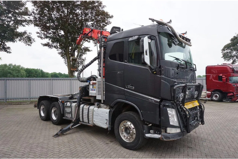 Volvo FH16-750 / ENGINE RUNNING / 6x4 / RETARDER / BIG AXLE / VEB+ / PALFINGER FD250 / EURO-6 / 2016 - Timber truck, Crane truck: picture 4 Volvo FH16-750 / ENGINE RUNNING / 6x4 / RETARDER / BIG AXLE / VEB+ / PALFINGER FD250 / EURO-6 / 2016 - Timber truck, Crane truck: picture 4
