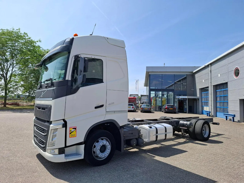 Cab chassis truck Volvo FH4-420 / PTO / DOUBLE TANK / I-PARKCOOL / VEB+ / LWDS / TUV:10-07-2025 / AUTOMATIC / EURO-6 / 2016: picture 1