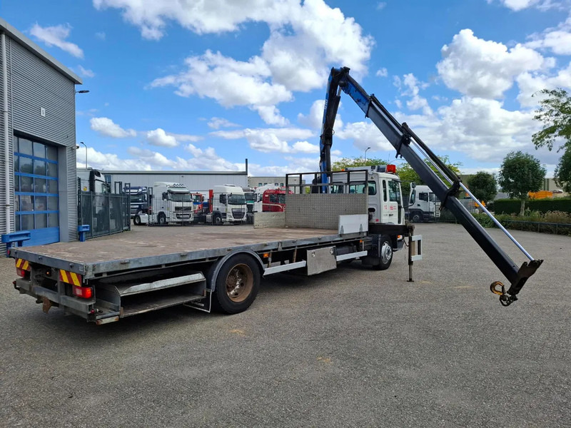 Volvo FL6-220 / HMF 910 / REMOTE / ONLY:493620 KM / AIRCO / FULL-AIR / MANUAL / EURO-3 / 2003 - Crane truck: picture 5 Volvo FL6-220 / HMF 910 / REMOTE / ONLY:493620 KM / AIRCO / FULL-AIR / MANUAL / EURO-3 / 2003 - Crane truck: picture 5
