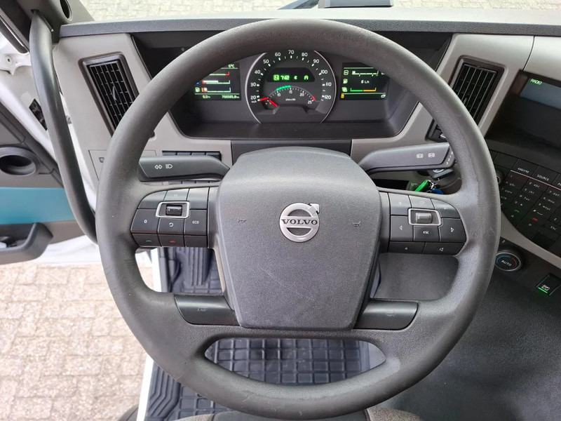 Container transporter/ Swap body truck Volvo FM11-450 / VEB / FULL-AIR / 706585 KM / LWDS / AIRCO / BDF SYSTEM / AUTOMATIC / EURO-6 / 2016: picture 15