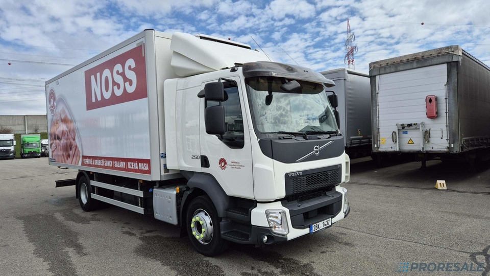 VOLVO FL 250 BB EURO 6 - mrazírna + CARRIER XARIOS 600 EL MAXI - Refrigerator truck: picture 1 VOLVO FL 250 BB EURO 6 - mrazírna + CARRIER XARIOS 600 EL MAXI - Refrigerator truck: picture 1