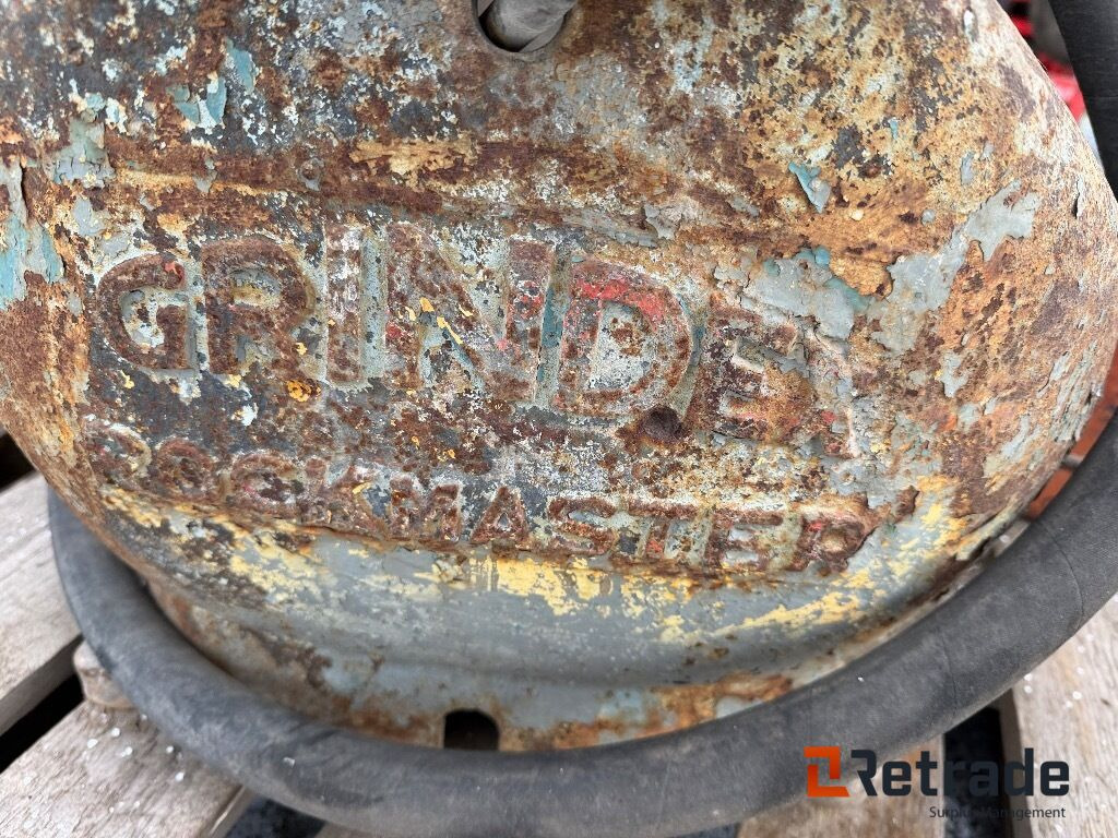 2 Slipmaskiner för mejselstål till bergborrmaskin - Construction equipment: picture 3 2 Slipmaskiner för mejselstål till bergborrmaskin - Construction equipment: picture 3