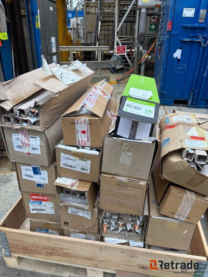 Diverse lystoffrør , 3 paller - Tool/ Equipment: picture 1 Diverse lystoffrør , 3 paller - Tool/ Equipment: picture 1