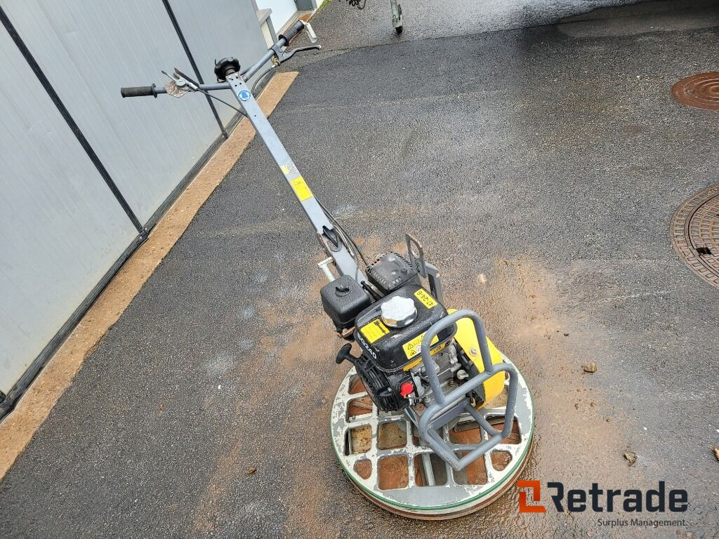 Glättare Atlas Copco BG 240 bensindriven - Construction equipment: picture 3 Glättare Atlas Copco BG 240 bensindriven - Construction equipment: picture 3