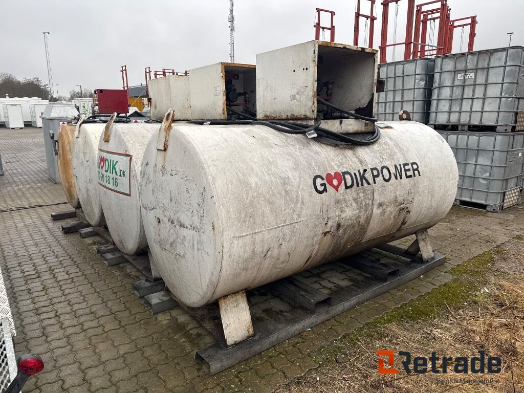 ROUG 2700ltr. Tank m. Pumpe - Storage tank: picture 1 ROUG 2700ltr. Tank m. Pumpe - Storage tank: picture 1