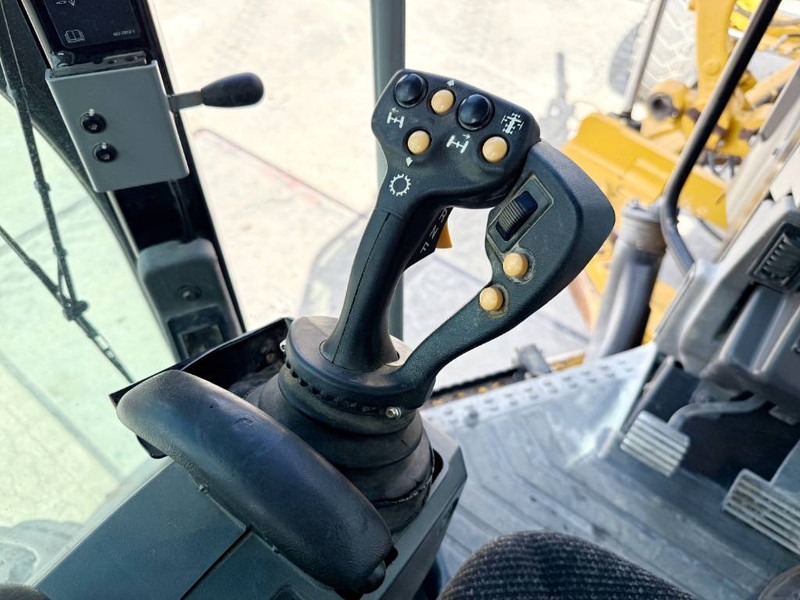 Grader Cat 140M3 - Pushblock / Ripper / Joystick Controls: picture 8 Grader Cat 140M3 - Pushblock / Ripper / Joystick Controls: picture 8