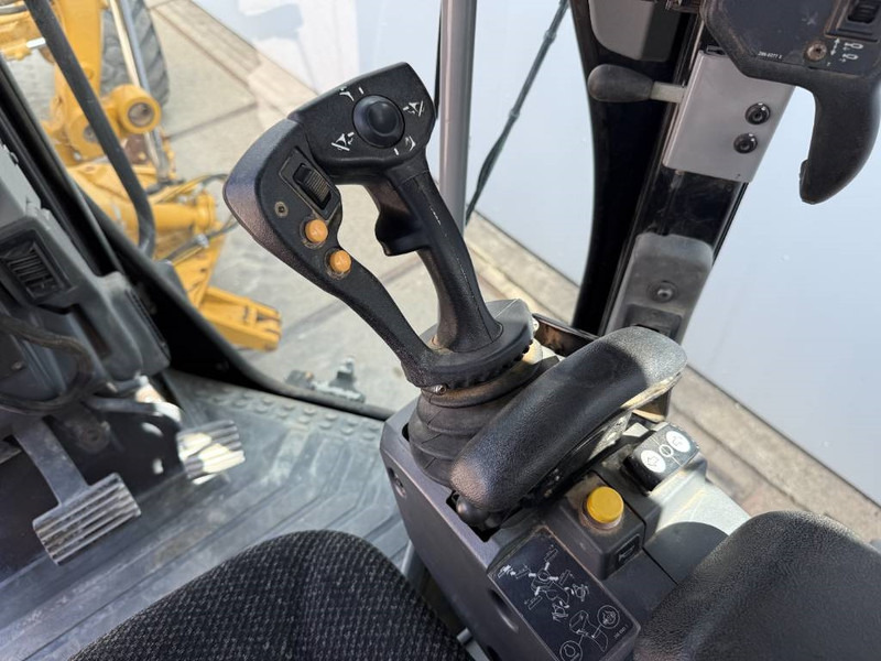 Grader Cat 140M3 - Pushblock / Ripper / Joystick Controls: picture 9 Grader Cat 140M3 - Pushblock / Ripper / Joystick Controls: picture 9