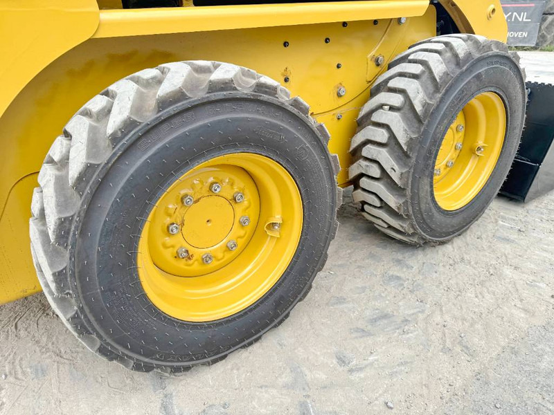 New Skid steer loader Cat 216B3 - New / Unused / Extra Hydraulic: picture 14