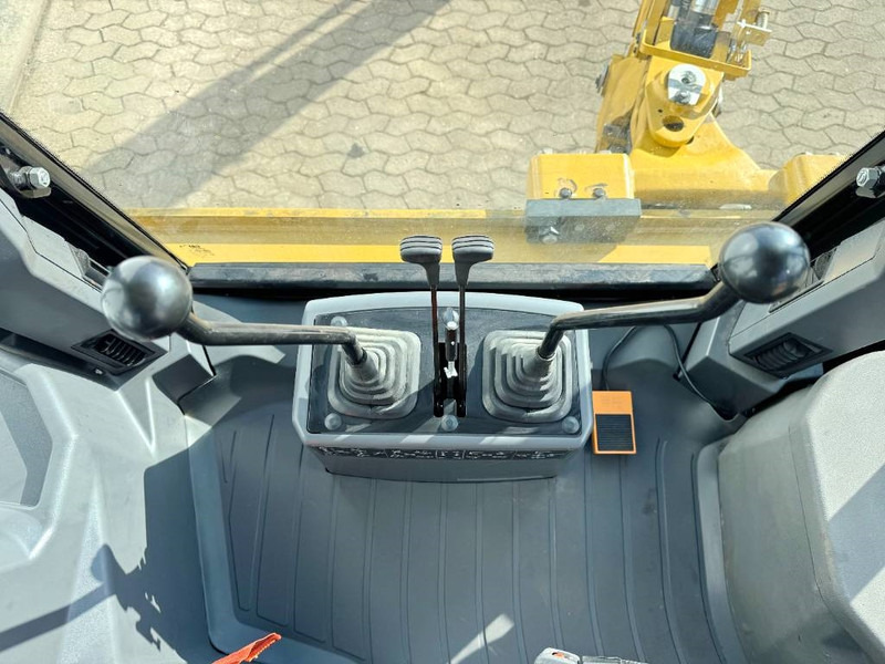 New Backhoe loader Cat 424 4WD - Hammer Lines / Airco: picture 9 New Backhoe loader Cat 424 4WD - Hammer Lines / Airco: picture 9