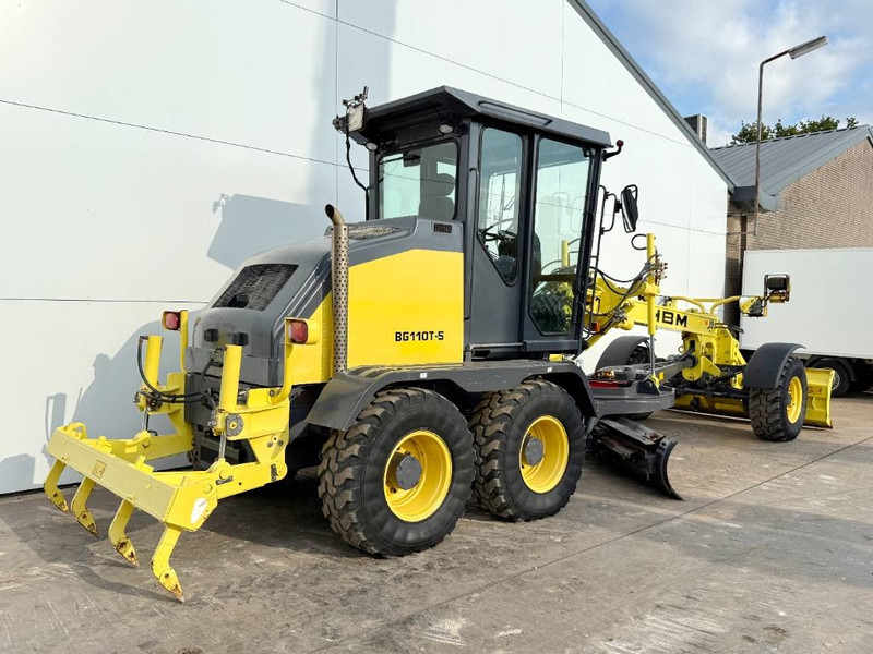 HBM BG110T-5 - Front Blade + Ripper / TRIMBLE AS400 - Grader: picture 4 HBM BG110T-5 - Front Blade + Ripper / TRIMBLE AS400 - Grader: picture 4