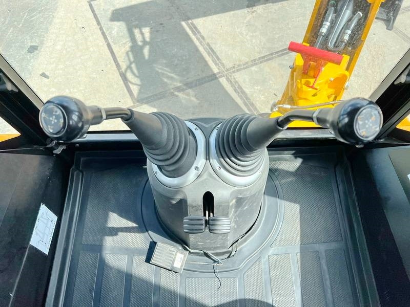 New Backhoe loader JCB 3DX / 3CX Plus 4WD - 4/1 Bucket / Hammer Lines: picture 7 New Backhoe loader JCB 3DX / 3CX Plus 4WD - 4/1 Bucket / Hammer Lines: picture 7