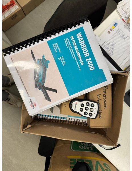 Screener Powerscreen Warrior 2400 - Only 1000 Hours! Extra Conveyor: picture 17