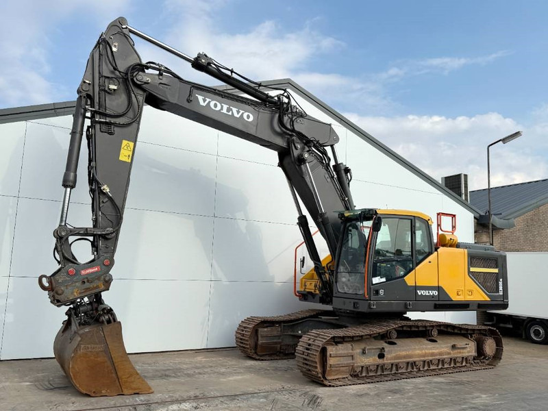 Volvo EC300ENL - Oilquick / Triple Boom / Tilting Bucket - Crawler excavator: picture 2 Volvo EC300ENL - Oilquick / Triple Boom / Tilting Bucket - Crawler excavator: picture 2