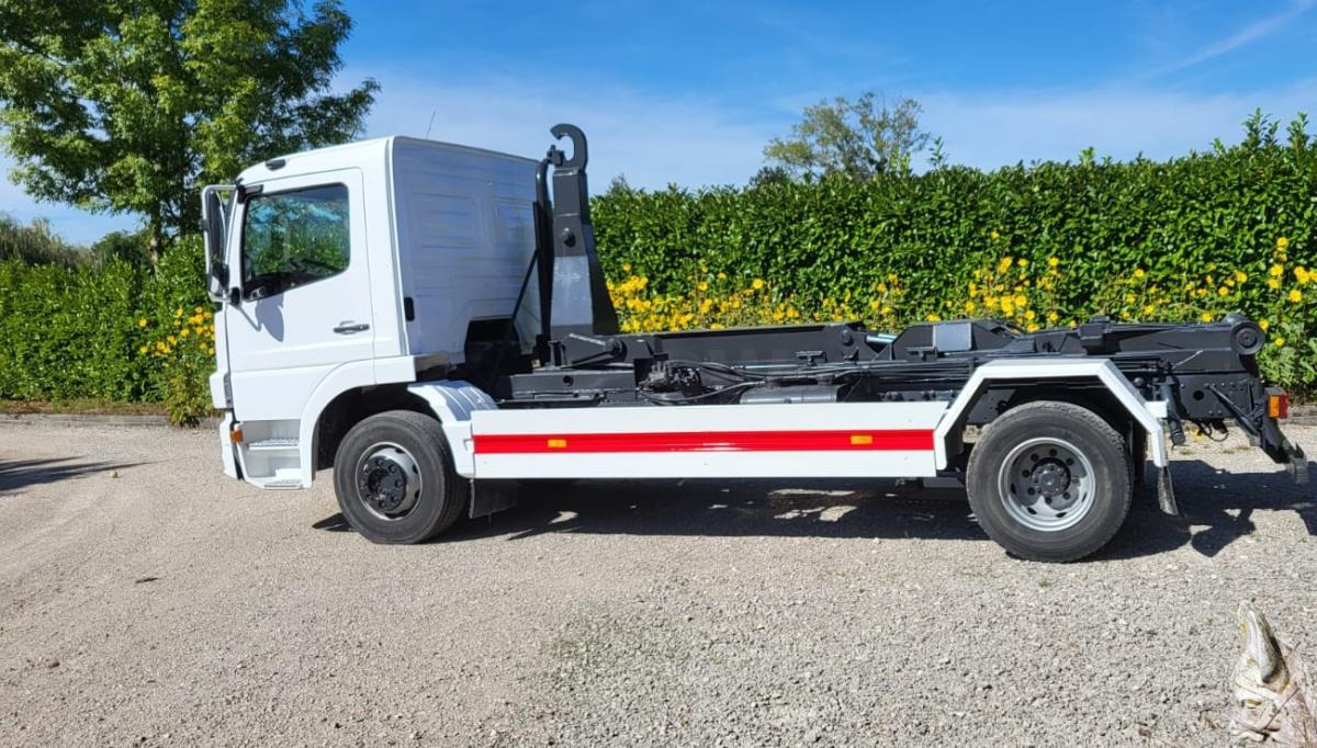 Mercedes Atego - Skip loader truck: picture 3 Mercedes Atego - Skip loader truck: picture 3