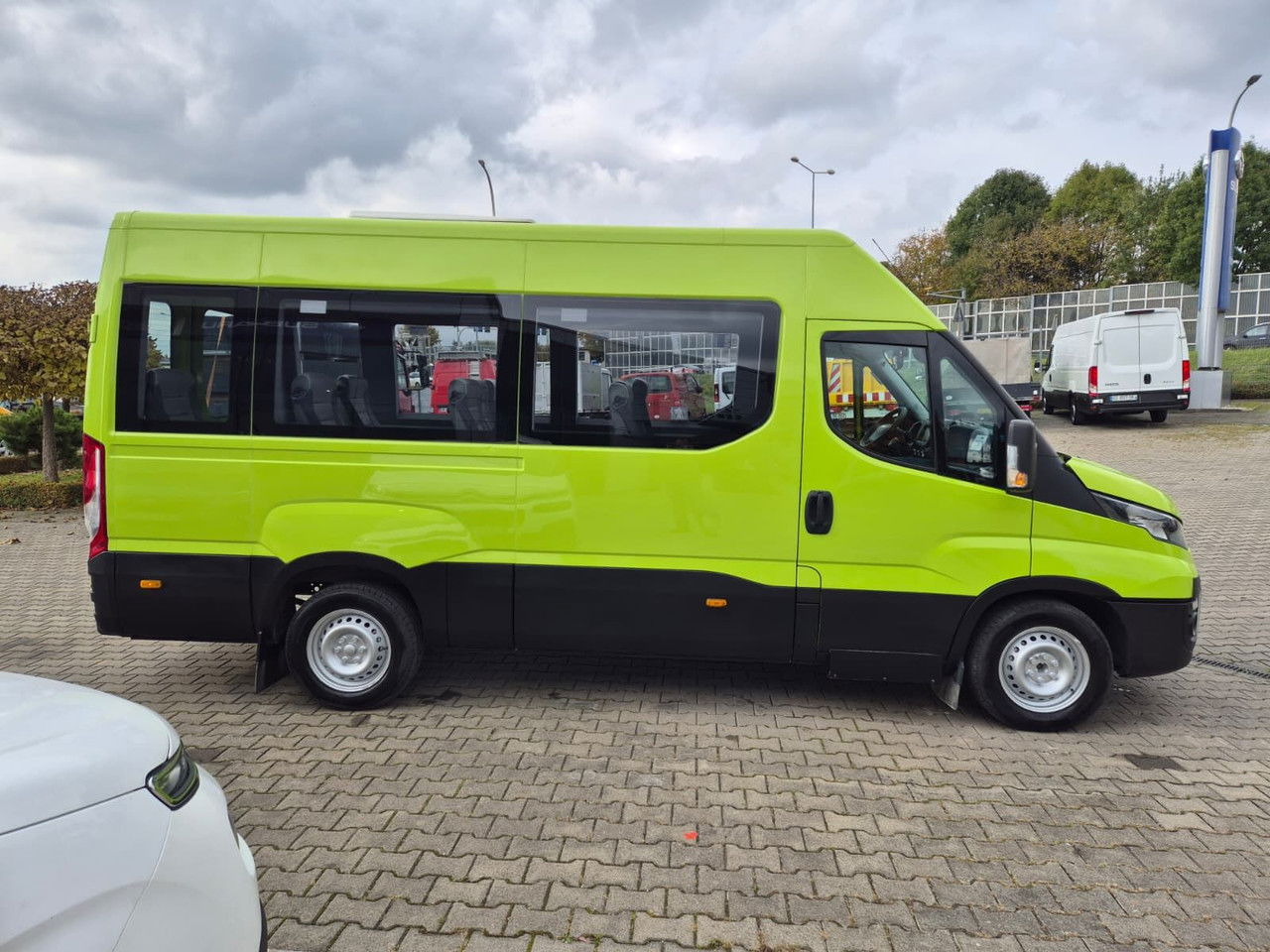 Leasing of  Iveco Daily 35S12 Hi-Matic / 10 Seats / Super Condition Iveco Daily 35S12 Hi-Matic / 10 Seats / Super Condition: picture 6