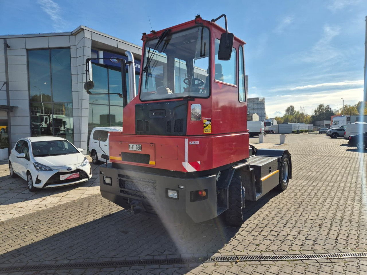 KALMAR TR618i - 4X4 - LIKE NEW! - Terminal tractor: picture 3 KALMAR TR618i - 4X4 - LIKE NEW! - Terminal tractor: picture 3