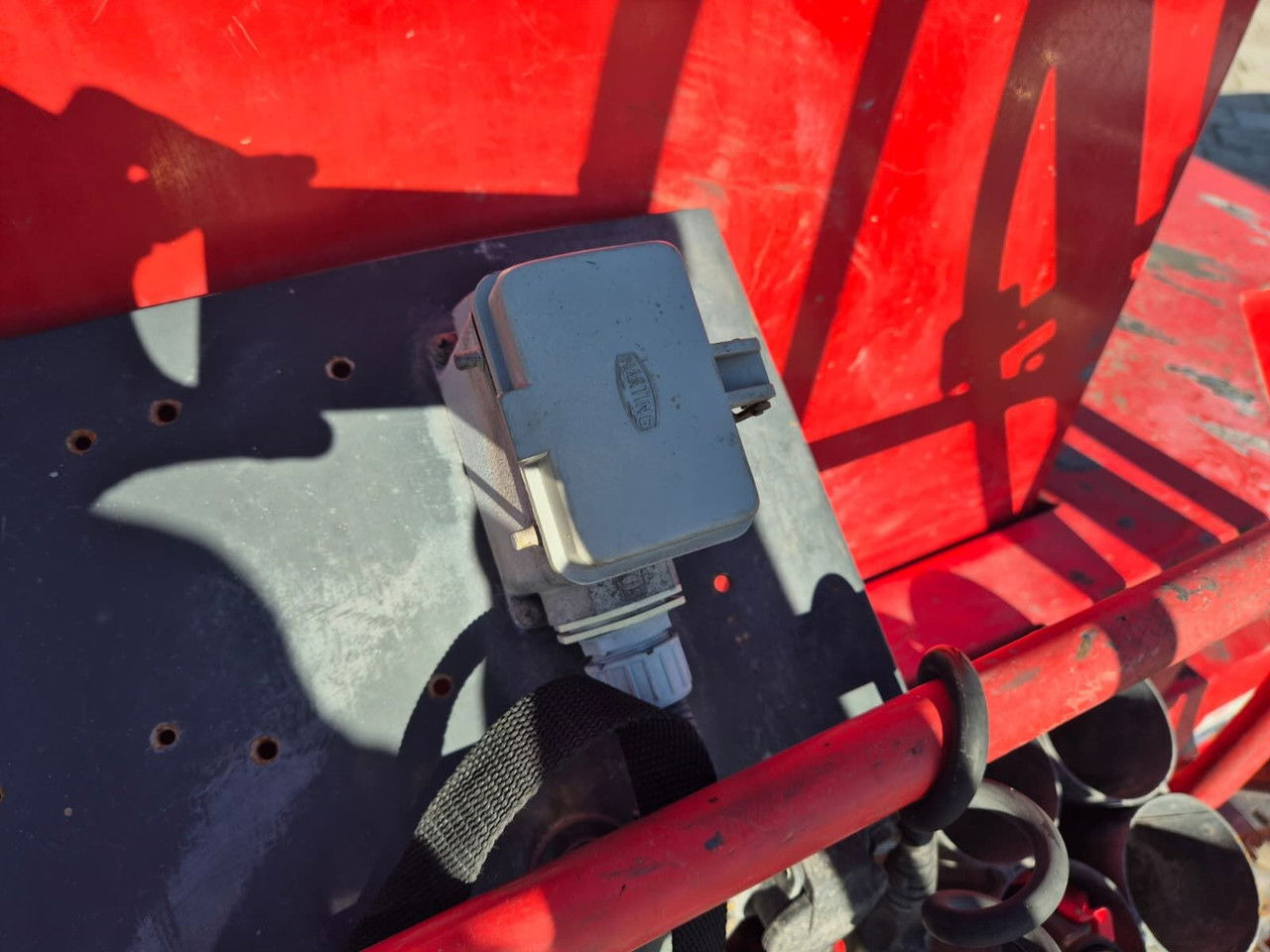 Terminal tractor Kalmar TR618i / 1 Owner / LOW KM / Works Great / NEW Tire S: picture 29 Terminal tractor Kalmar TR618i / 1 Owner / LOW KM / Works Great / NEW Tire S: picture 29