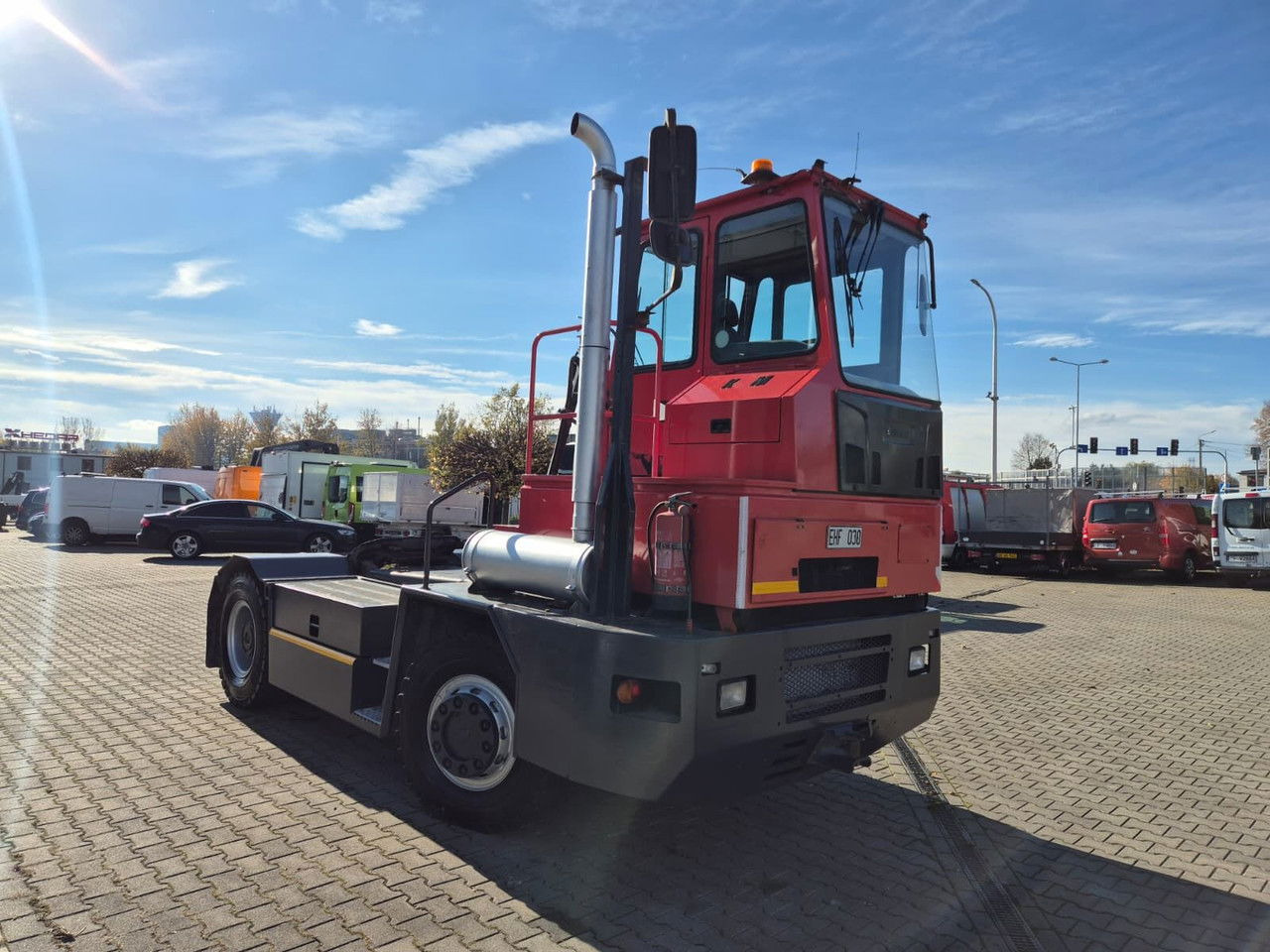 Kalmar TR618i / 1 Owner / LOW KM / Works Great / NEW Tire S - Terminal tractor: picture 5 Kalmar TR618i / 1 Owner / LOW KM / Works Great / NEW Tire S - Terminal tractor: picture 5