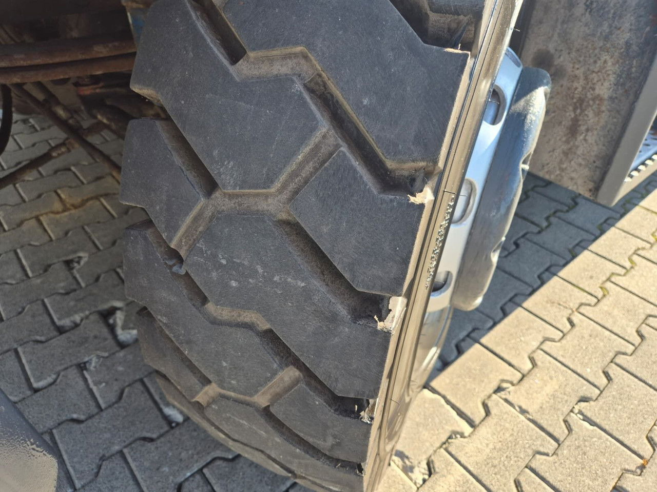 Terminal tractor Kalmar TR618i / 1 Owner / LOW KM / Works Great / NEW Tire S: picture 18 Terminal tractor Kalmar TR618i / 1 Owner / LOW KM / Works Great / NEW Tire S: picture 18