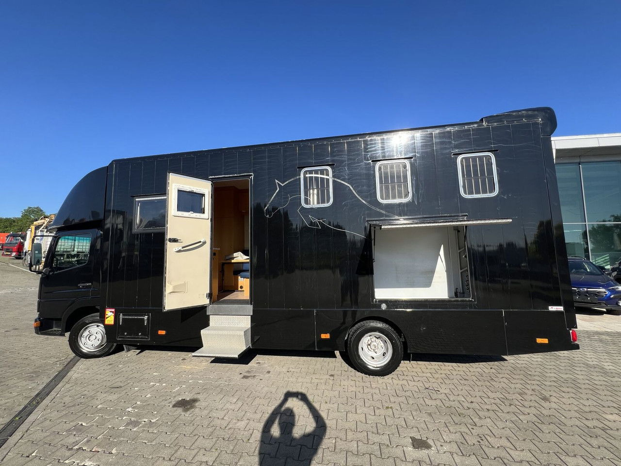 Mercedes-Benz Atego 815 For 4 horses + 3 people / like camper - Horse truck: picture 2 Mercedes-Benz Atego 815 For 4 horses + 3 people / like camper - Horse truck: picture 2