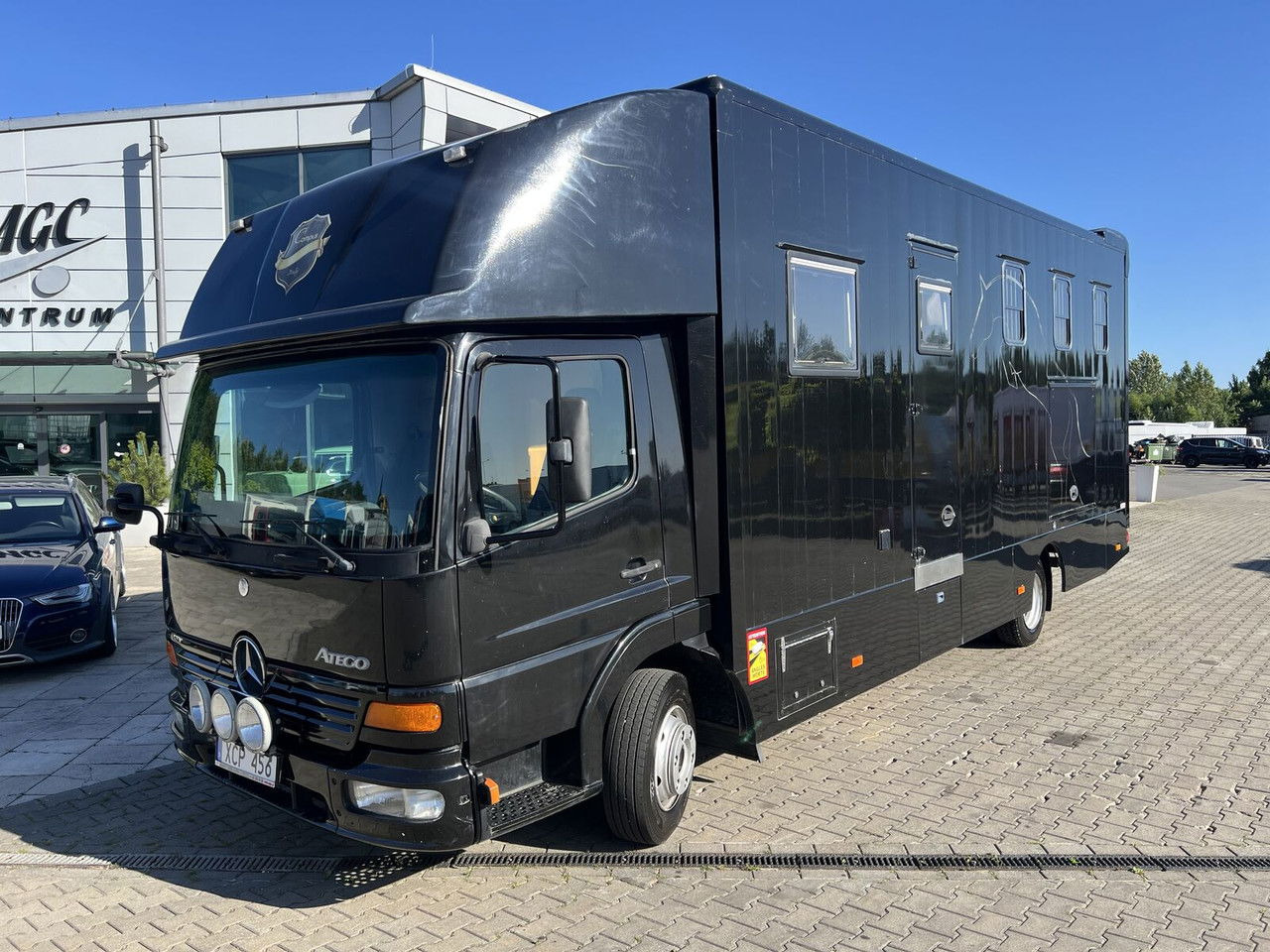 Mercedes-Benz Atego 815 For 4 horses + 3 people / like camper - Horse truck: picture 1 Mercedes-Benz Atego 815 For 4 horses + 3 people / like camper - Horse truck: picture 1