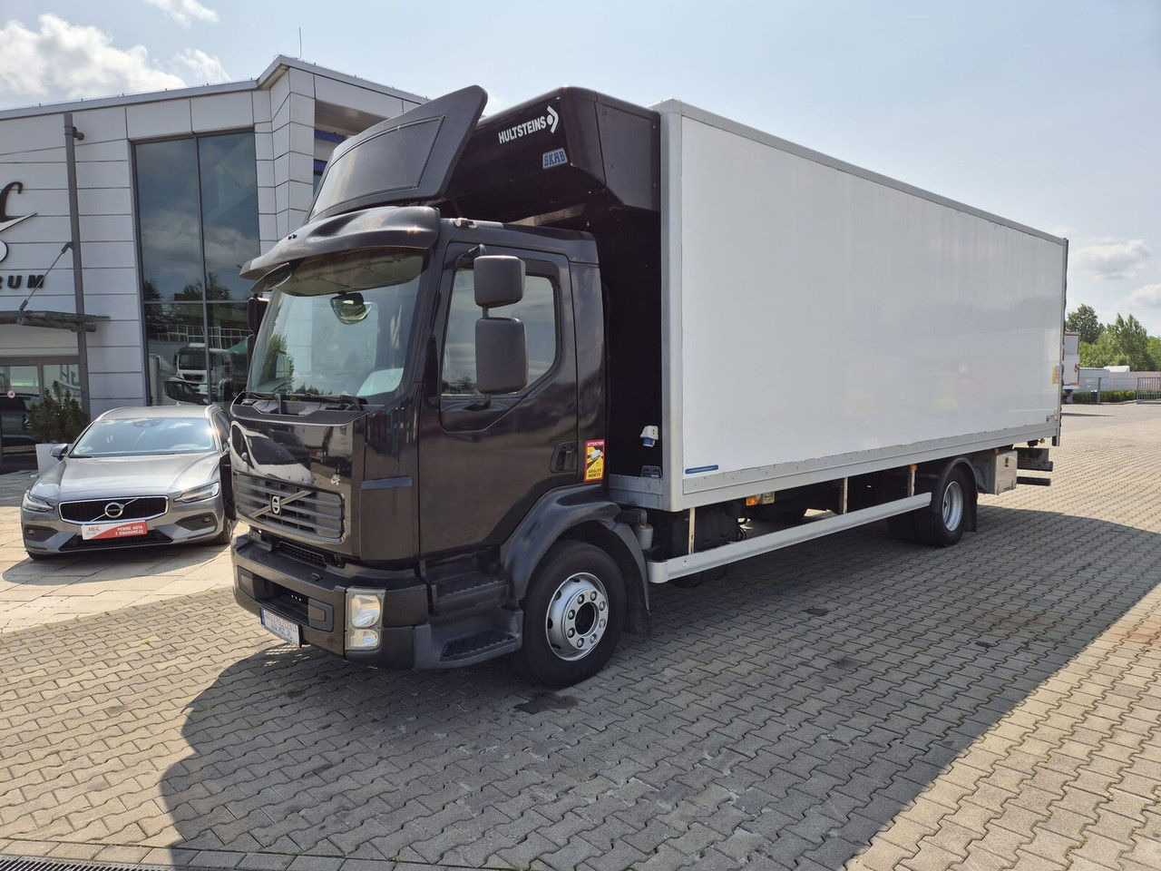 Volvo FL 240 - Box truck: picture 1 Volvo FL 240 - Box truck: picture 1