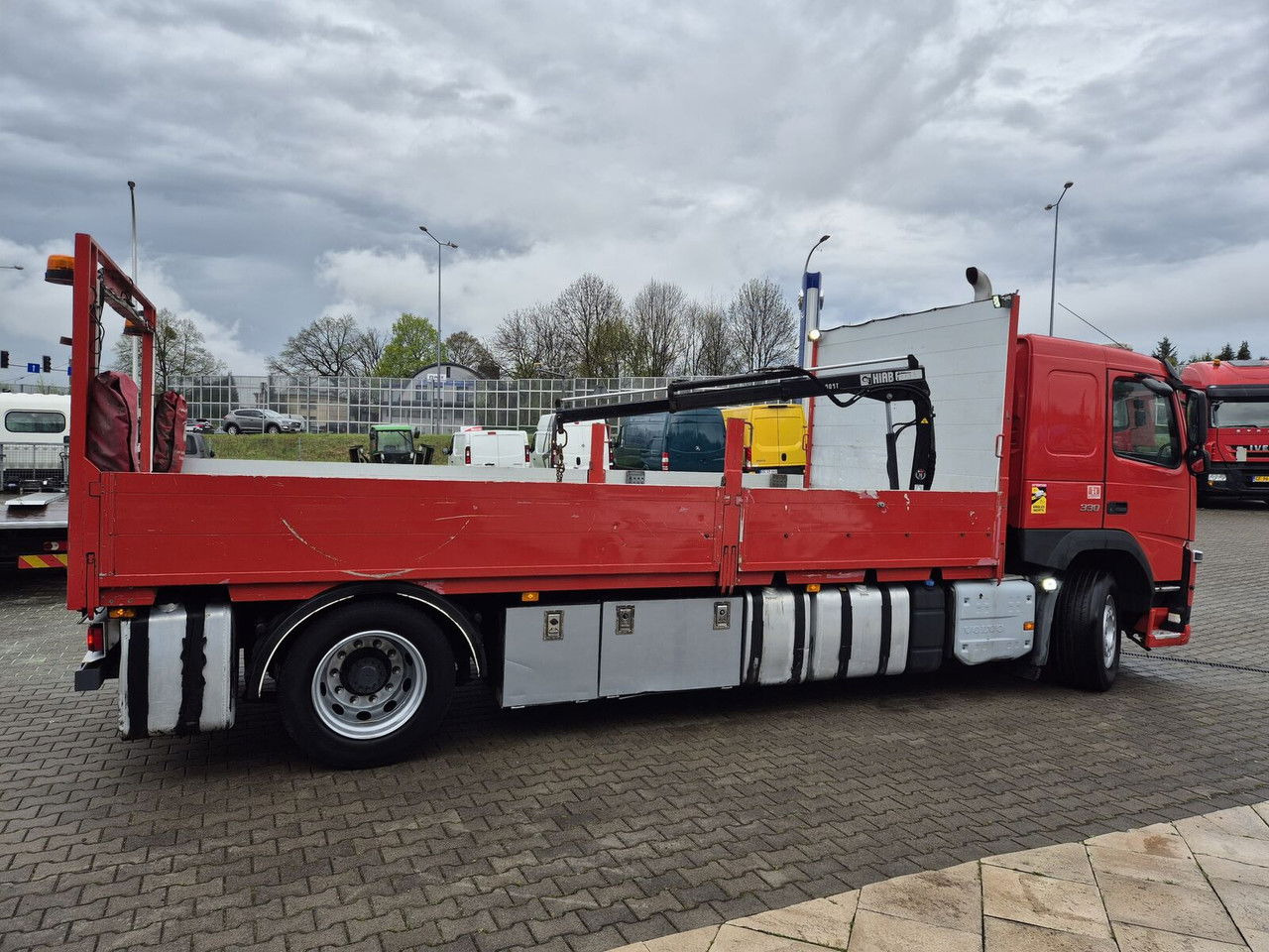 Dropside/ Flatbed truck, Crane truck Volvo FM 330 Webasto / HDS Hiab / 1 Owner: picture 6